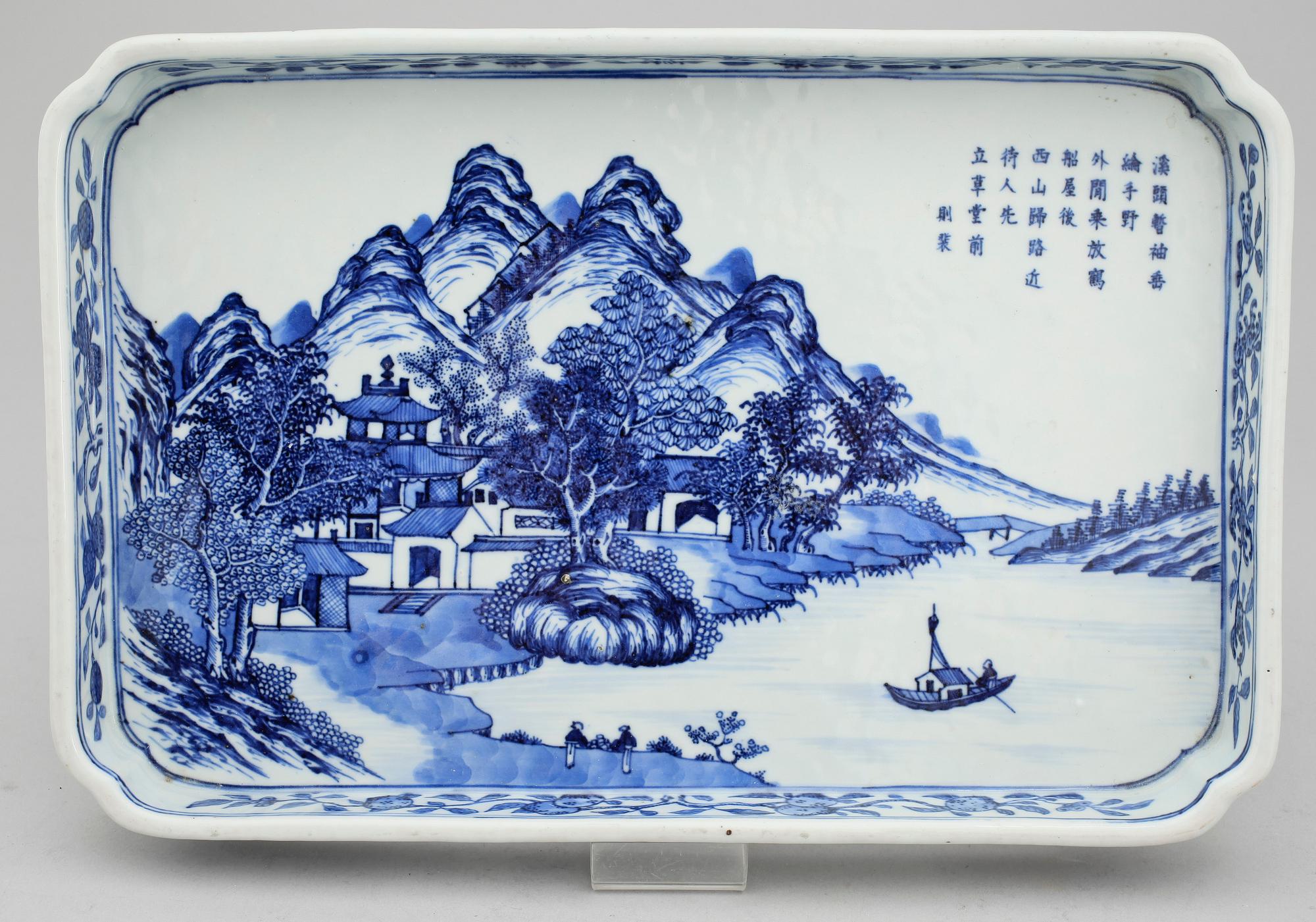 BRICKA, porslin. Japan, sekelskifte 1900.