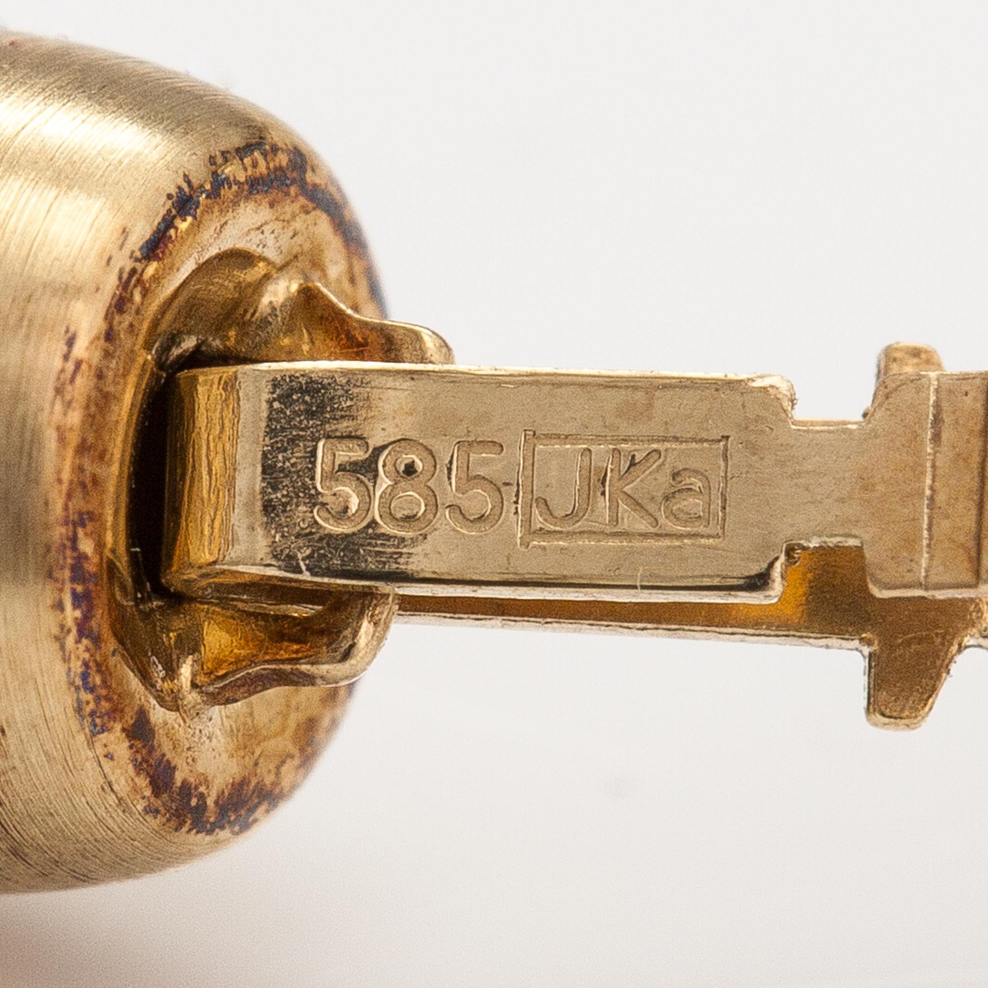 A pearl collier with ajoya pearls and a 14K gold clasp. Torbjörn Tillander, Helsinki 2015.