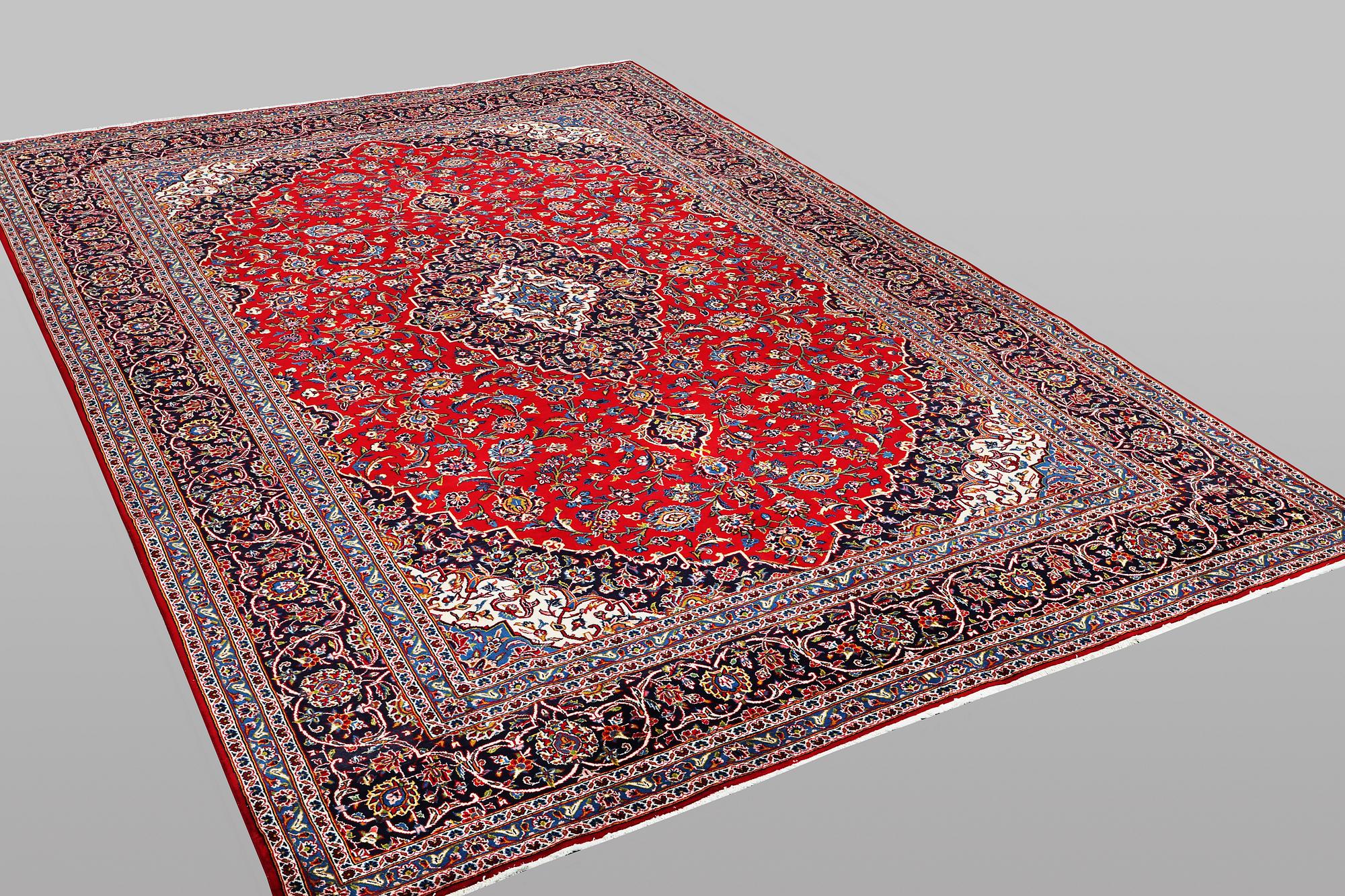 A carpet, Kashan, ca 360 x 247 cm.