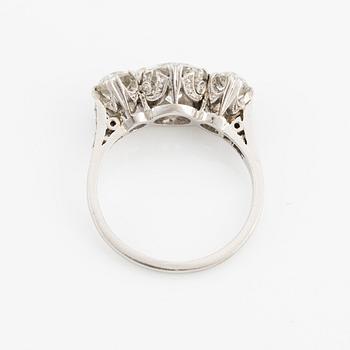 A platinum ring set with round brilliant- and old cut diamonds.