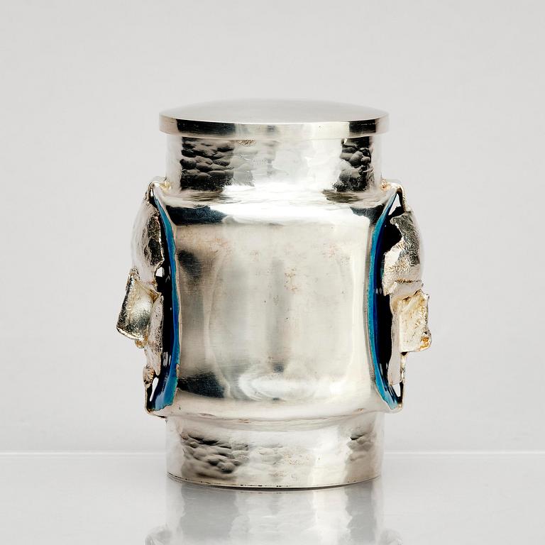 Lars Arby, a sterling silver and enamel box with lid, Gothenburg, Sweden 1975.
