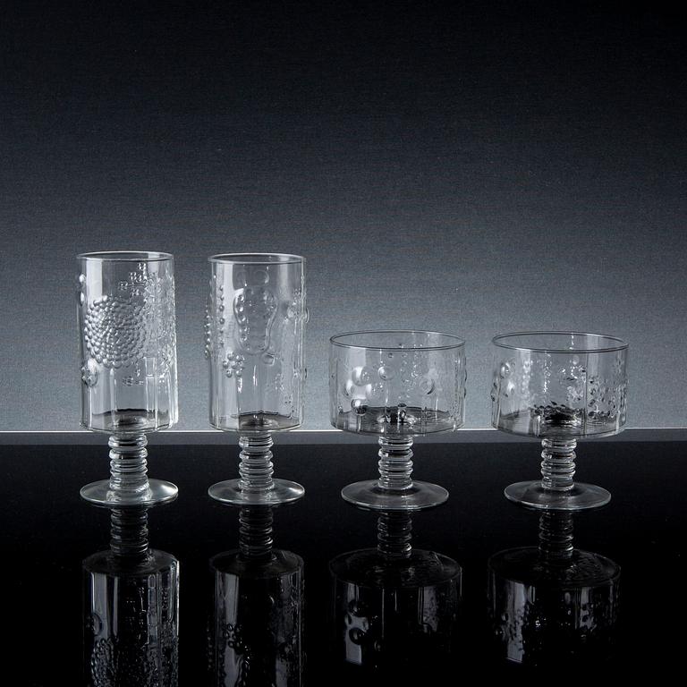 OIVA TOIKKA, a set of 14 Flora glasses.