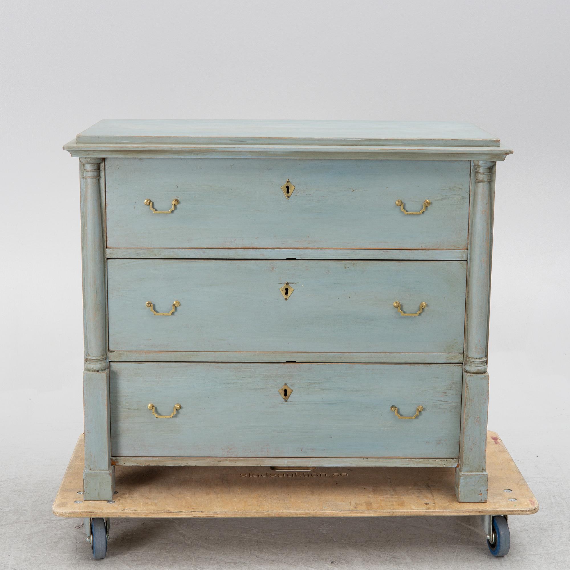 A chest of drawers, late 19th century.