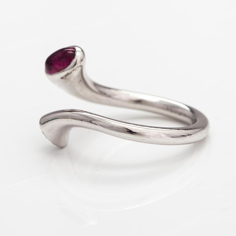 Georg Jensen "Carnival", an 18K white gold ring with a tourmaline and diamonds ca. 0.15 ct. Marked 1863. Denmark.
