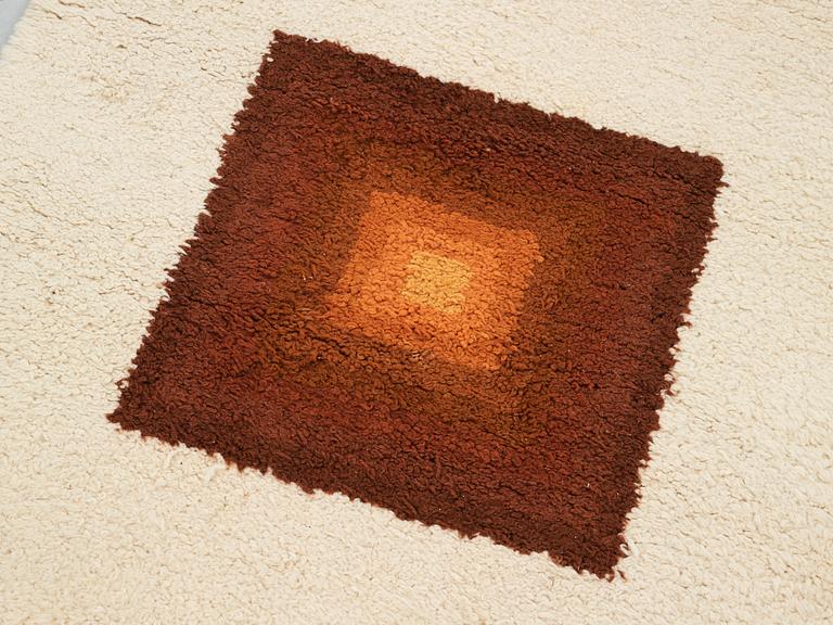 Verner Panton, A CARPET, handknotted, Morocco, ca 295 x 209 cm, signed V.P. (Verner Panton).