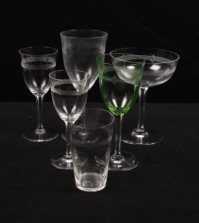 GLASSERVIS, ca 110 delar.