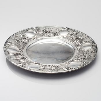 A PLATE, silver, St:Petersburg 1908-17, Ovtchinnikov, weight 1162 g.