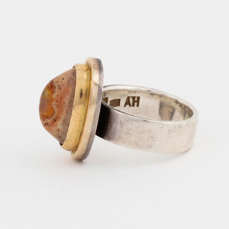 RING, med opal, Anders Högberg, Göteborg, 1989.