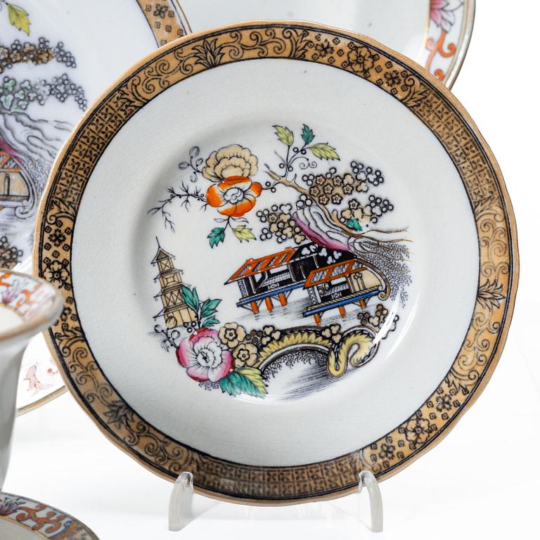 A Swedish "Japan" creamware dinner service, Rörstrand, 1866-1925. (c. 80 pieces).