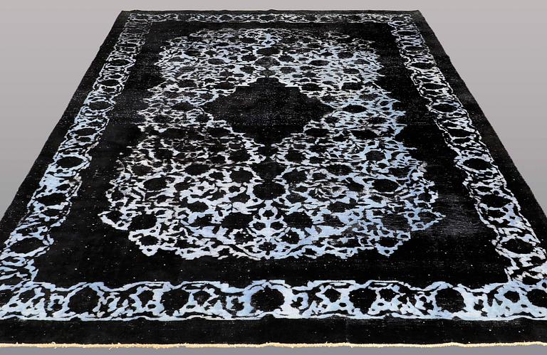 A CARPET, orientatal, ca 373 x 240 m.