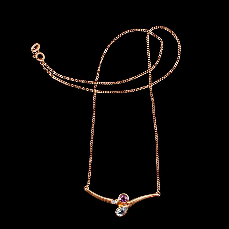 COLLIER, 18 k guld med stenar. Total vikt ca 5 gram.