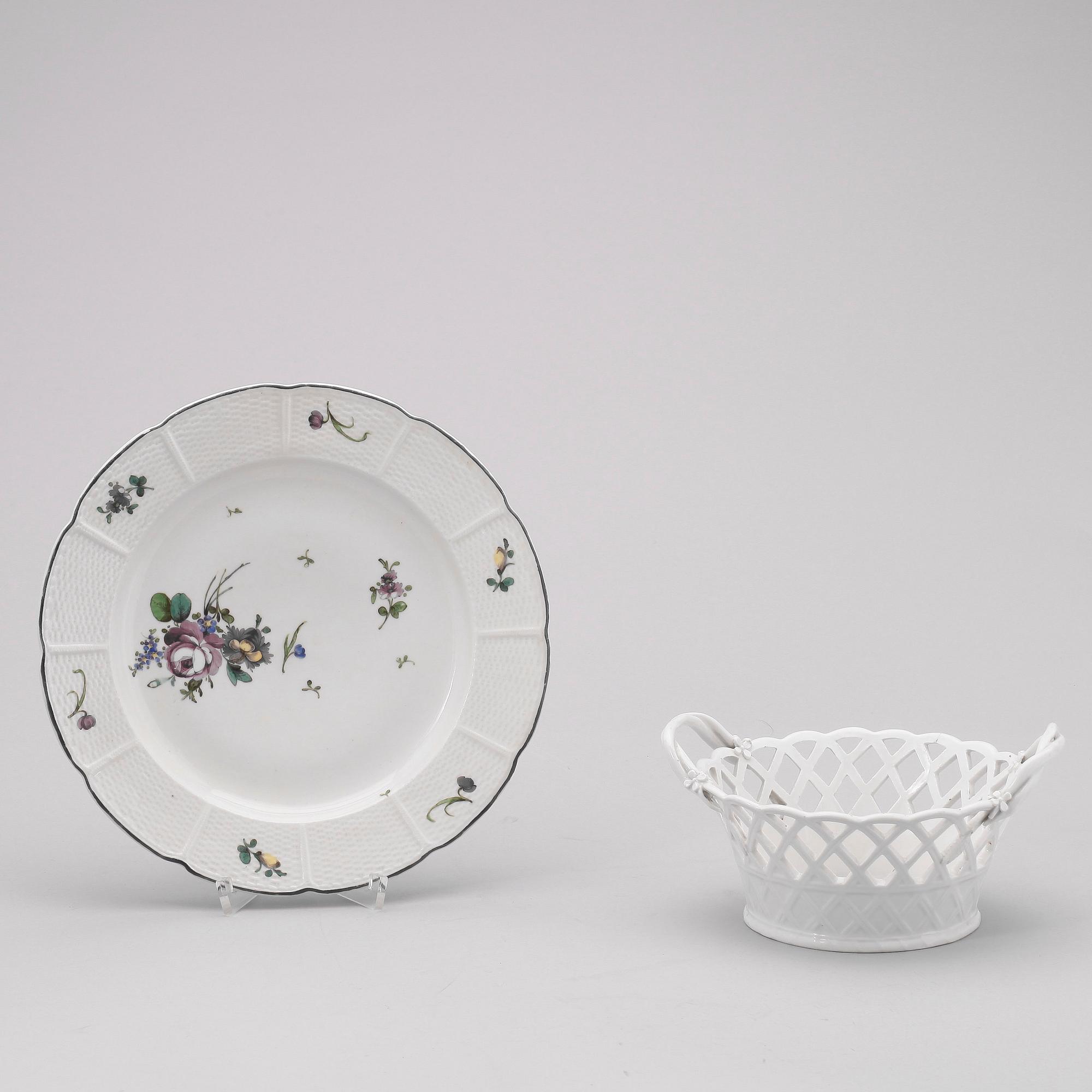 FAT samt GALLERKORG, porslin, Ludvigsburg, Furstenberg, 1700-tal.
