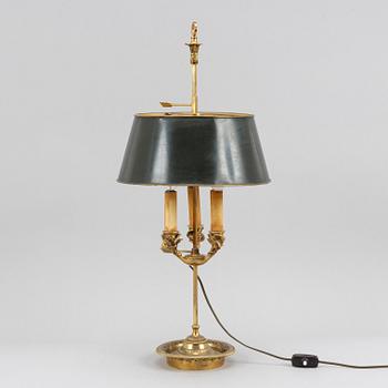 A Bouillotte table lamp, around the year 1900.