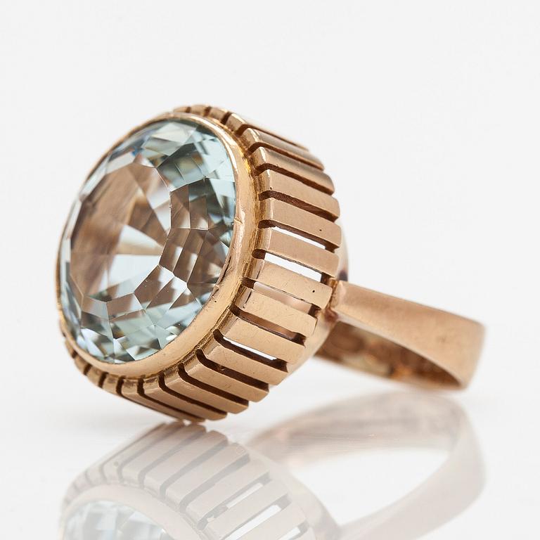 Börje Rajalin, a 14K gold ring, with an aquamarine. Kalevala Koru 1965.