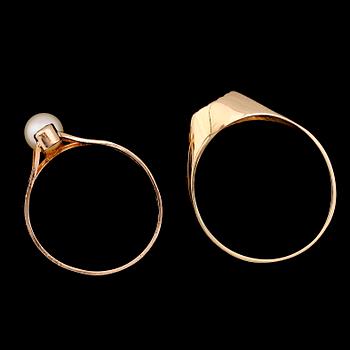 RINGAR, 2 st, 18 k guld, 1900-talets andra hälft. Total vikt ca 5 g.