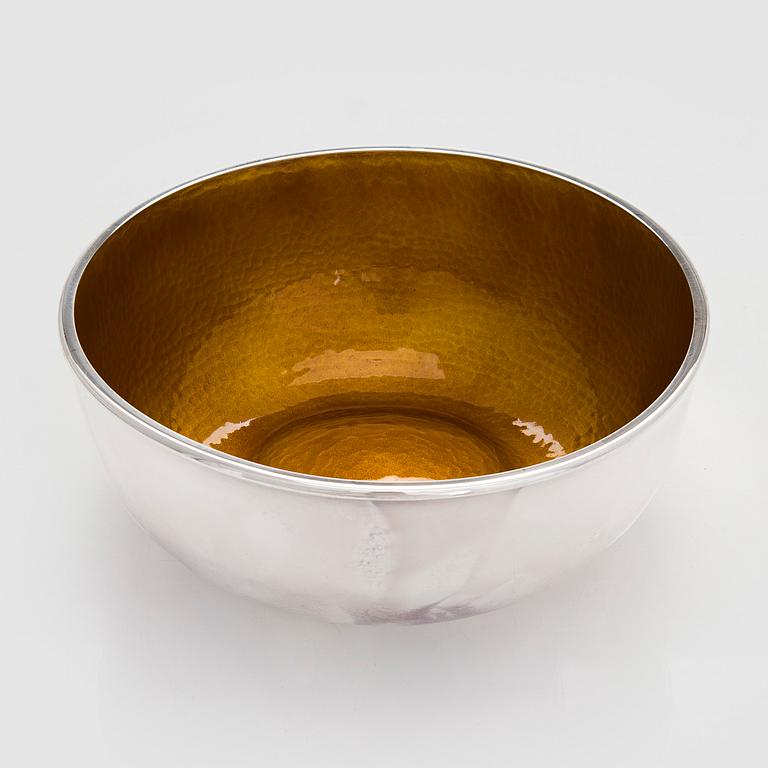 A. Tillander, malja, sterlinghopeaa ja emalia. Turku 2005.