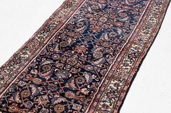 A Hamadan runner carpet, c. 537 x 98 cm.