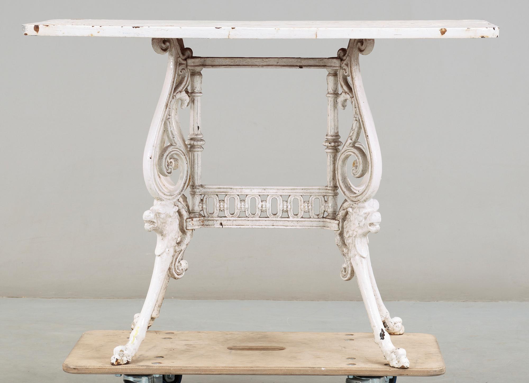 TRÄDGÅRDSBORD, gjutjärn, omkring 1900.