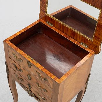 A chest of drawers, Louis XVI style, early 20th Century.