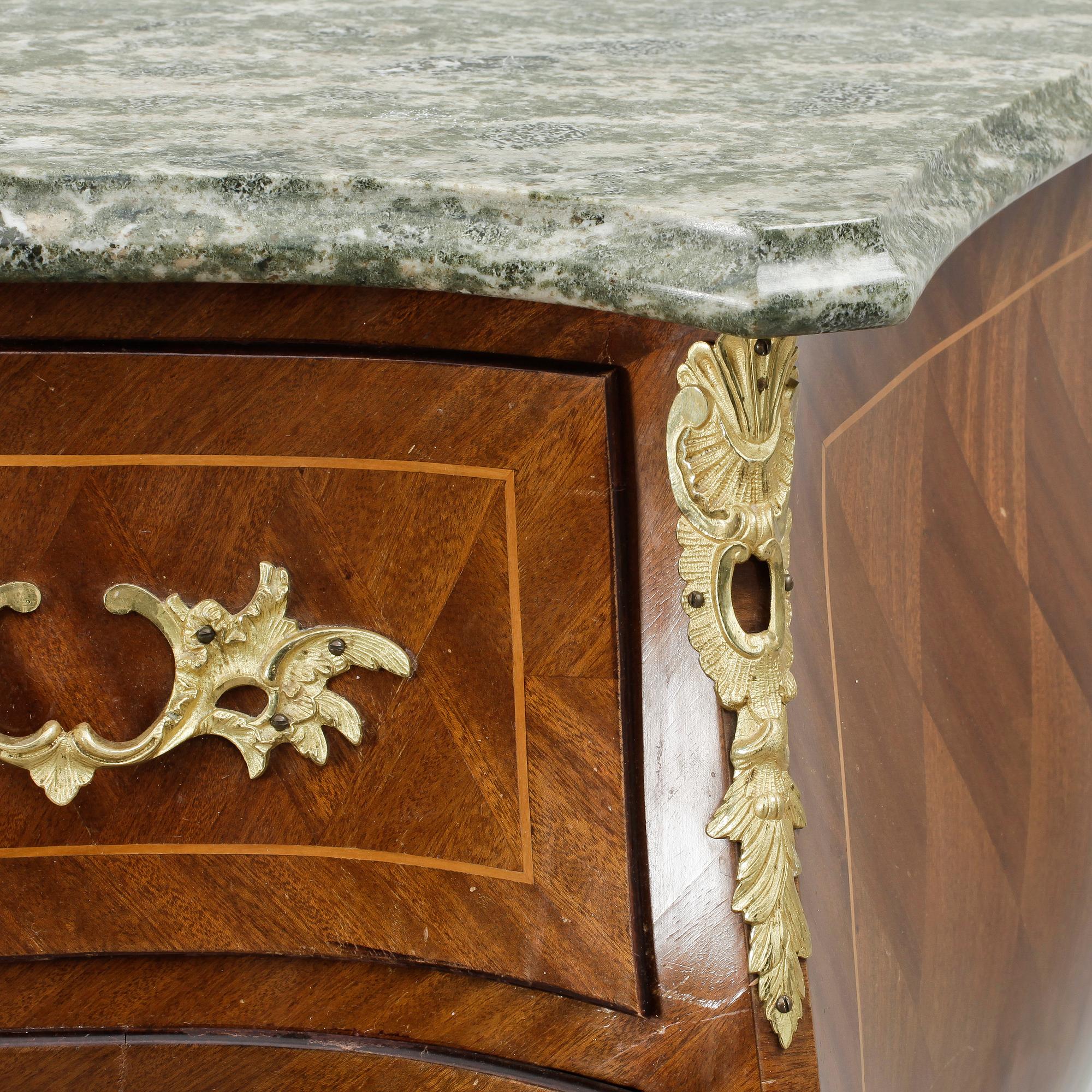 BYRÅ, rokokostil. 1900-tal.