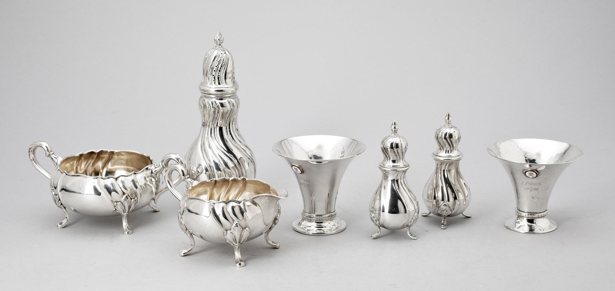 PARTI SILVERFÖREMÅL, 5 st, bla CG Hallberg, 1900-tal. Totalvikt ca 830 gram.