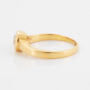 Ring with three brilliant-cut diamonds, total ca 0.65 ct. Rolf Sonderegger Guldsmedsverkstad, Köping, 1988.