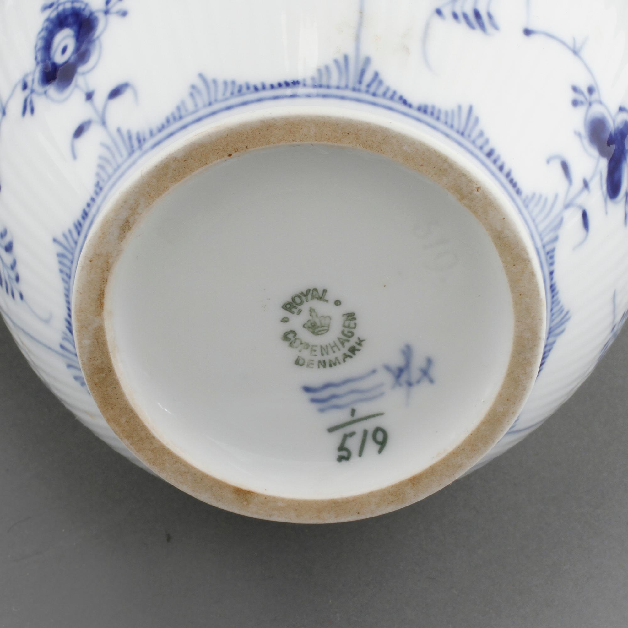SERVISDELAR, 27 st, porslin, "Musselmalet", Royal Copenhagen, Danmark, 1900-talets andra hälft.