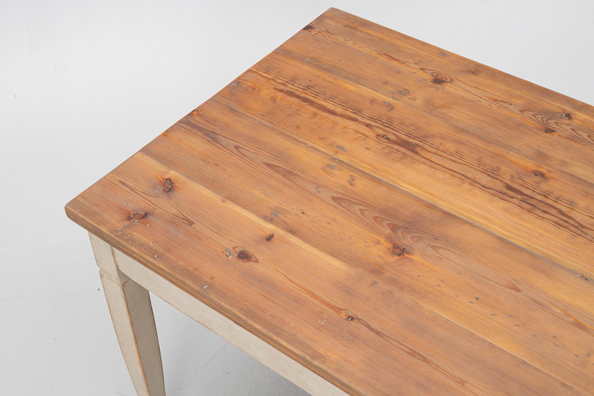 Matbord, samtida tillverkning.