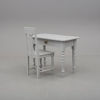 SKRIVBORD OCH STOL, 1800-talets slut/ 1900-talets början.