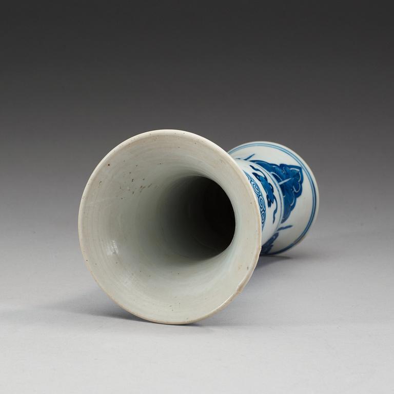 A blue and white Gu shaped vase, Qing dynasty, Kangxi (1662-1722).