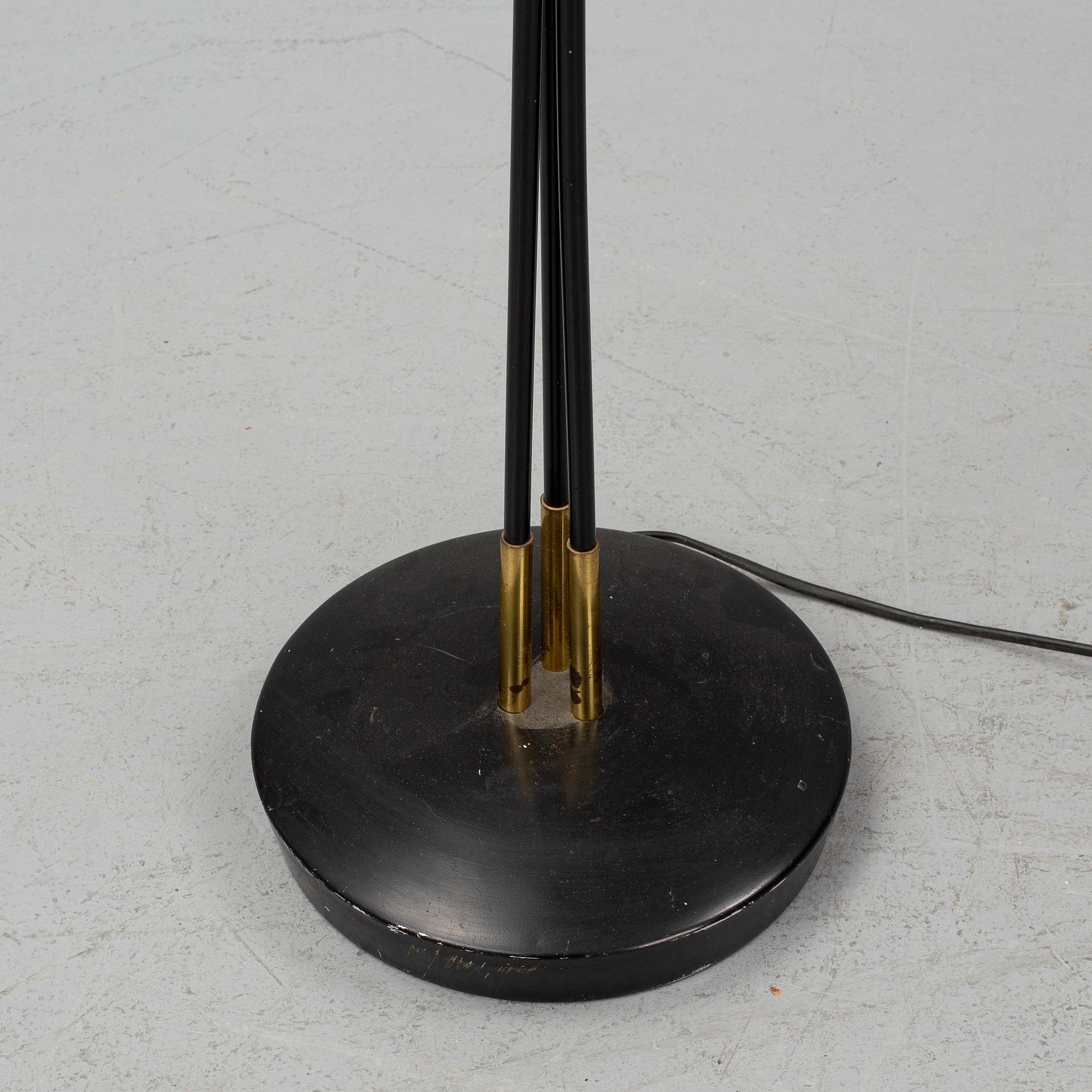 A 1950's standard light.