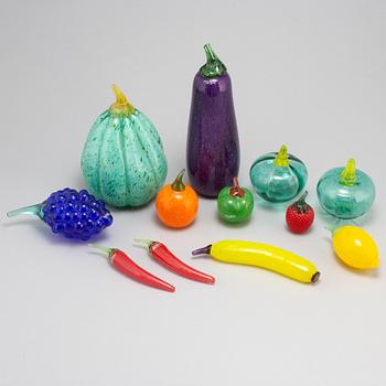 GUNNEL SAHLIN, a set of 12 glass fruits, Kosta Boda.