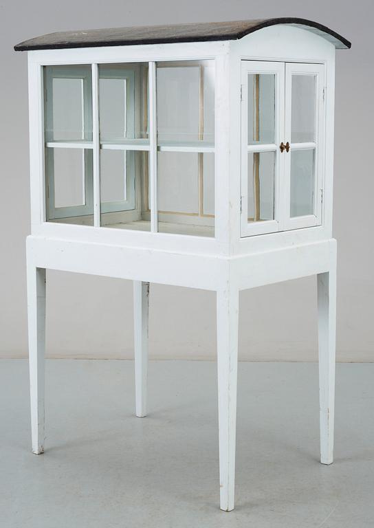 ORANGERISKÅP, 2000-tal.