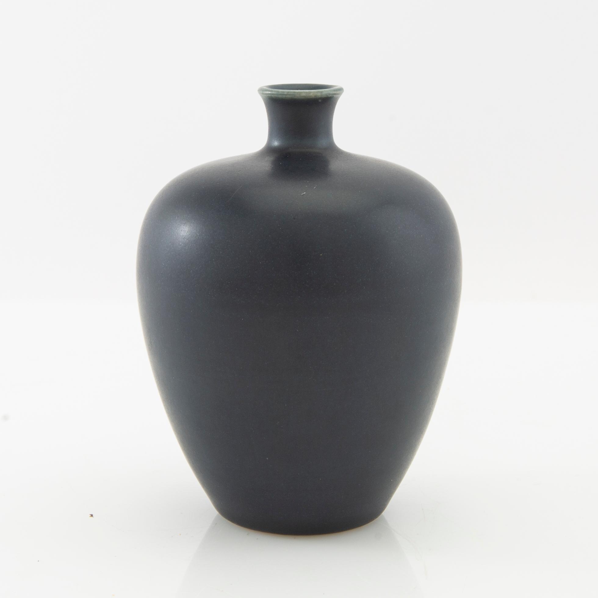 Erich & Ingrid Triller, vase Tobo stoneware signed.