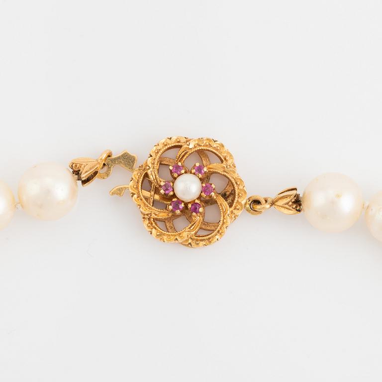 Collier odlade pärlor lås 18K med en odlad pärla och rosa stenar.