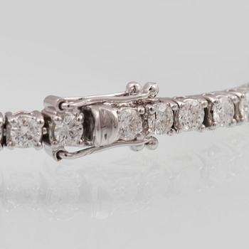 ARMBAND, 18K vitguld med 56 briljantslipade diamanter ca 4.28 ct, Milano, Italien. Vikt 12,3 gram.