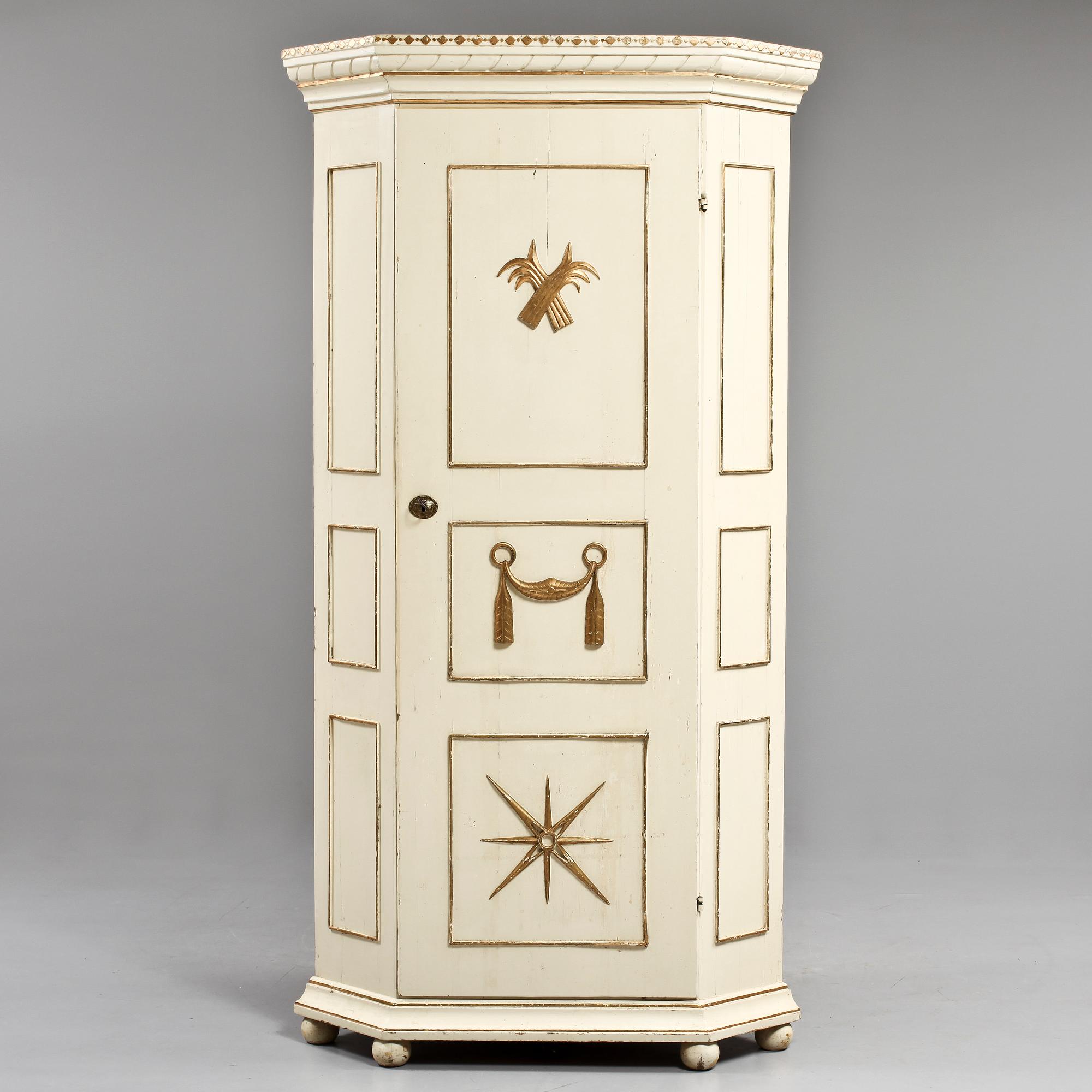 HÖRNSKÅP, 1700/1800-tal.