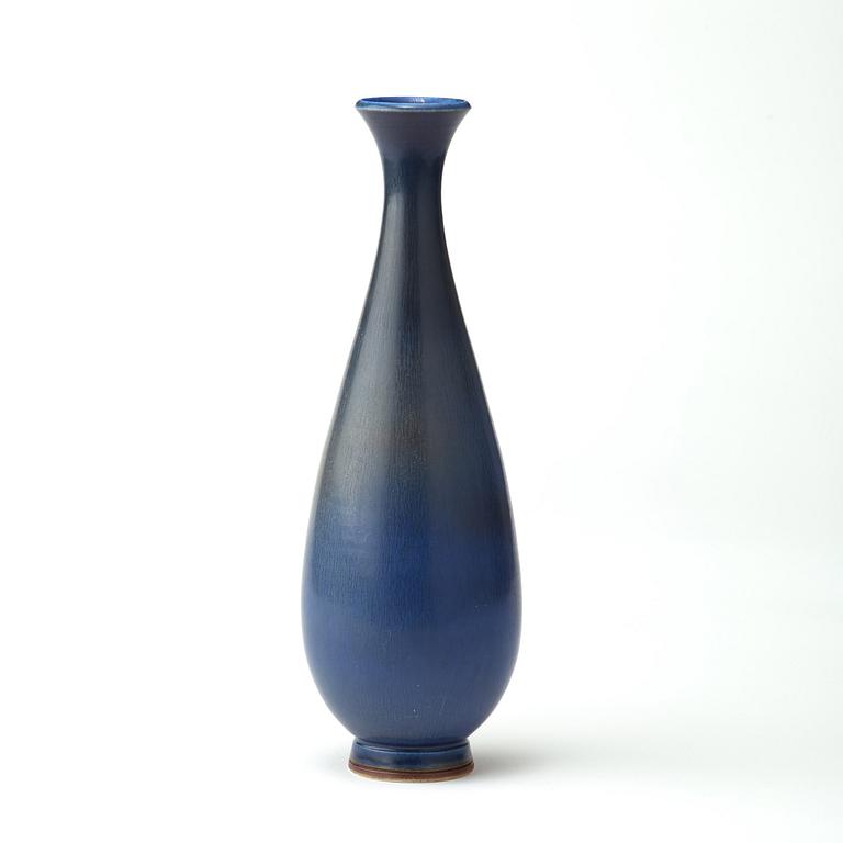 A Berndt Friberg stoneware vase, Gustavsberg studio, Sweden 1961.