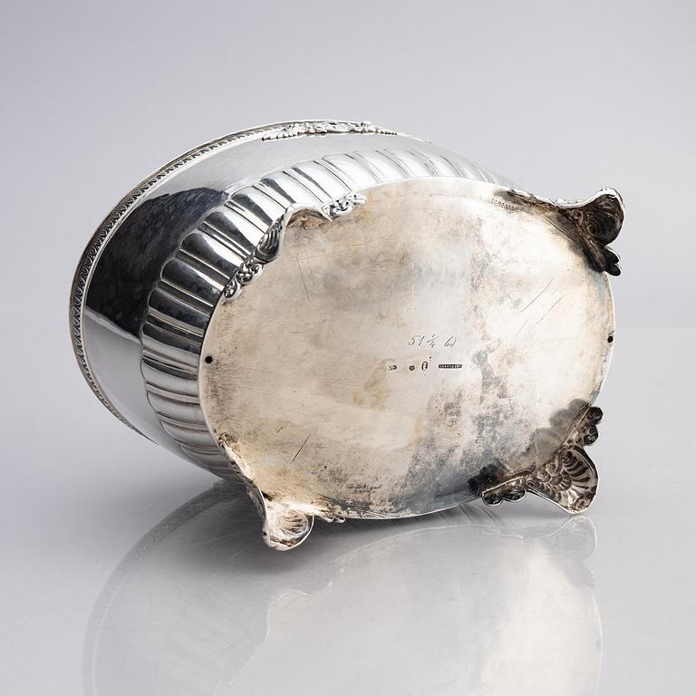 A Swedish 19th century silver sugar-casket, mark of Adolf Zethelius, Stockholm 1828.