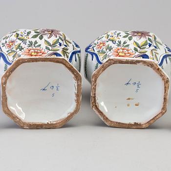 A pair of faience lidded urns, 18th/19th century.