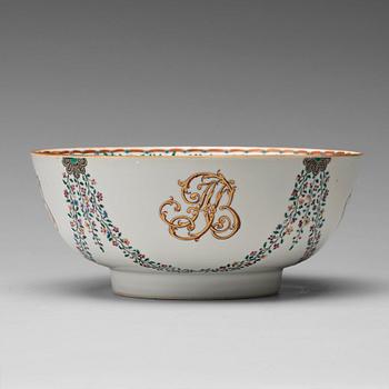 662. A famille rose punch bowl, Qing dynasty, Qianlong (1736-95).