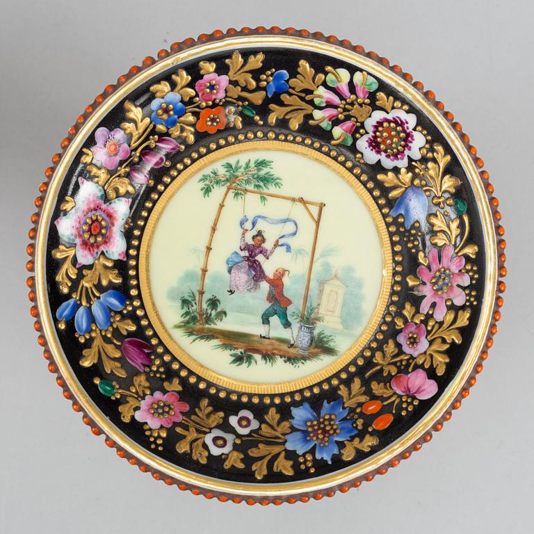 A pair of table decorations/tazzas, porcelain, Russian, 19th Century.