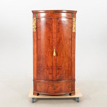 Corner cabinet, first half of the 19th century.
