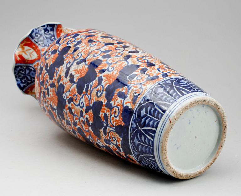 GOLVURNA, porslin, Japan, 1800-/1900-tal.