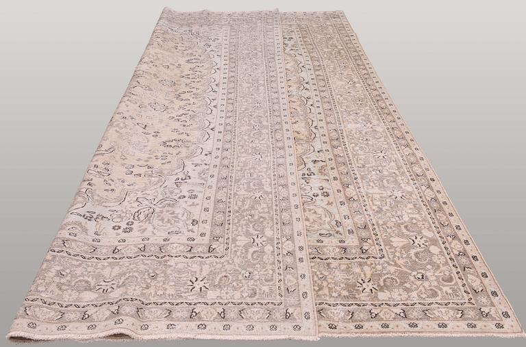 A carpet, Oriental, ca 400 x 290 cm.