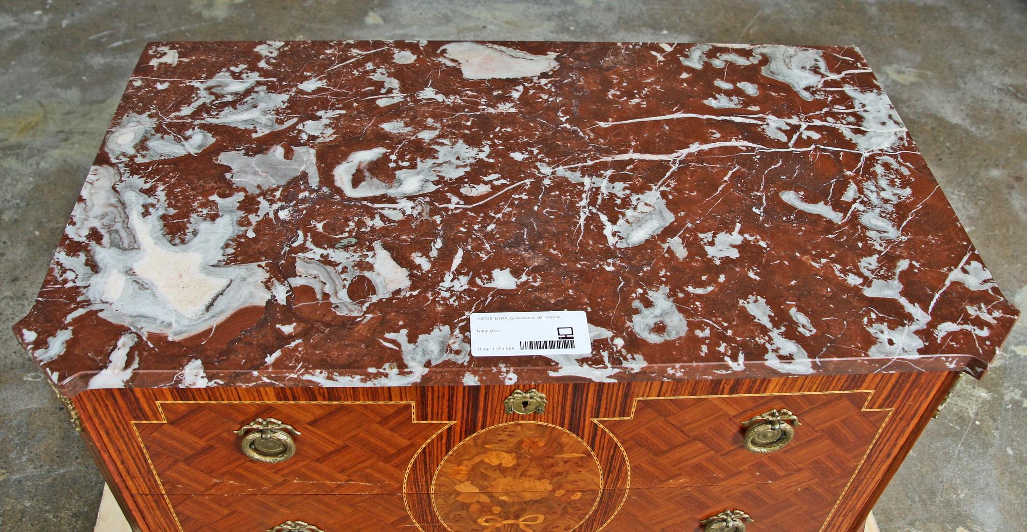 BYRÅ, gustaviansk stil, 1900-tal.