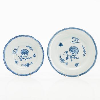 Astiaston osia, 12 osaa, posliinia, "Nejlika", IKEA, IKEA:n 1700-luvun sarjasta.