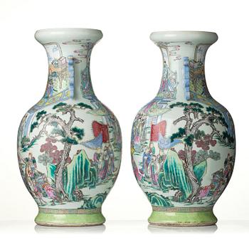 Praktvaser, ett par, porslin. Qingdynastin, 1800-tal.