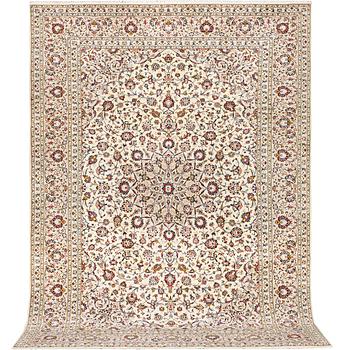 A Keshan carpet, c. 342 x 240 cm.