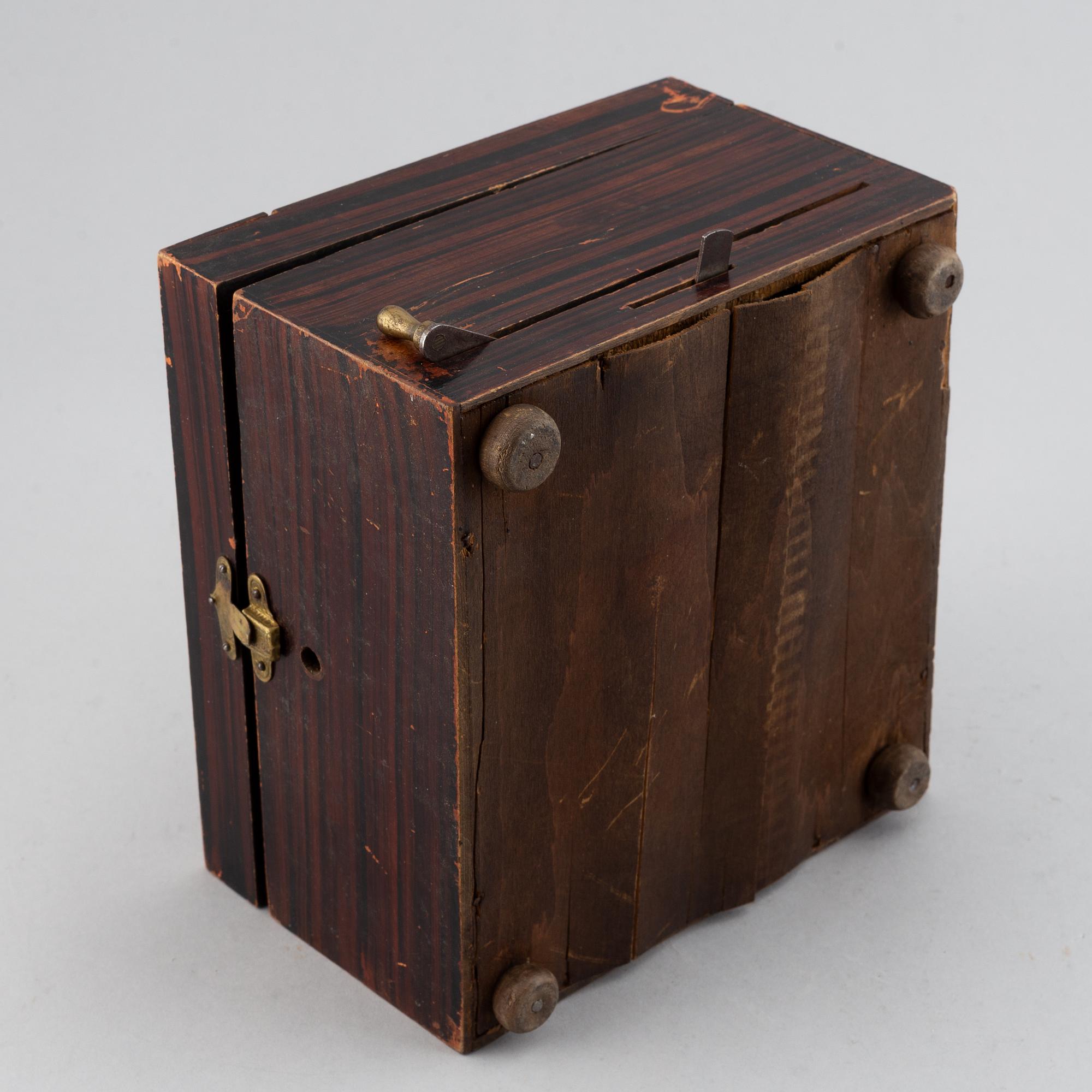 Polyphon wooden music box with ten discs, Germany, c. 1900.